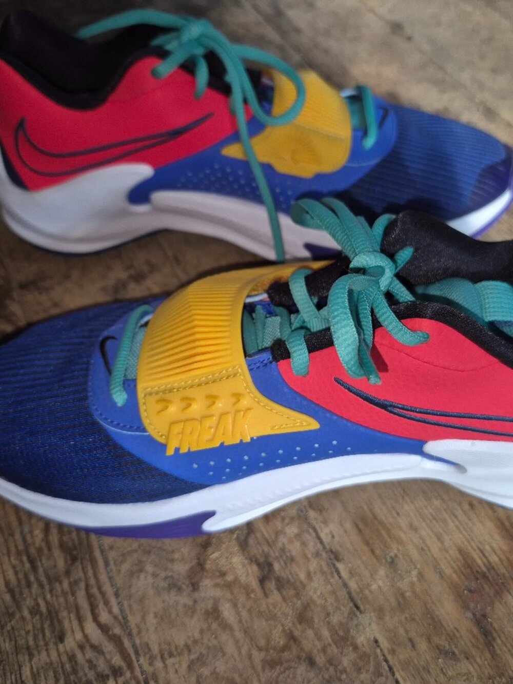 NWOT Nike Zoom Freak 3 Dutch Blue Multi Color Basketball Shoes Men 9 / Women 10